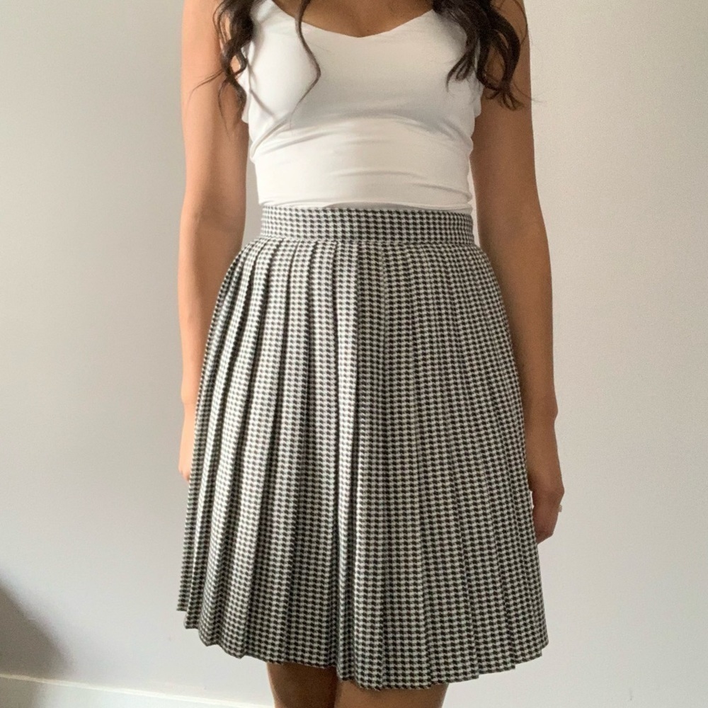 🌟 Vintage Elegance: Kips Bay A-Line Pleated Skirt in Black and White  🌟 - Picture 3 of 11